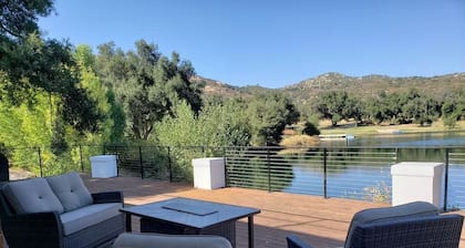 Stylish LAKEFRONT home near Julian