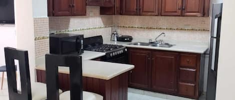 Classic Apartment, 2 Bedrooms | Private kitchen