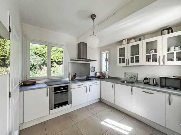 Microwave, oven, dishwasher