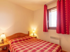 2 bedrooms, iron/ironing board, travel crib, WiFi
