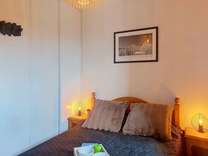 2 bedrooms, iron/ironing board, travel cot, WiFi