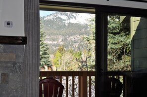 Property grounds - 5-Star Solitude & Mammoth Mtn Views @ Snowcreek #237, Remodeled, Spa, Laundry (Mammoth Lakes)