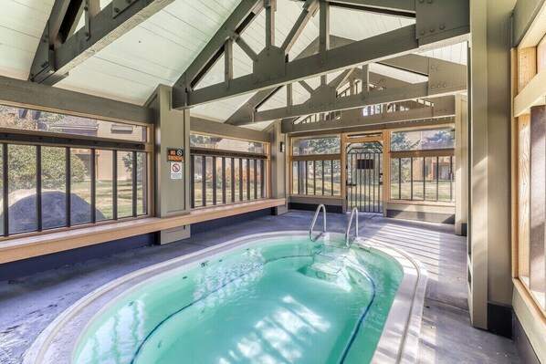 Pool - 5-Star Solitude & Mammoth Mtn Views @ Snowcreek #237, Remodeled, Spa, Laundry (Mammoth Lakes)