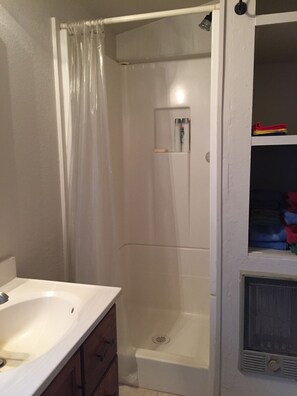 Hair dryer, towels, soap, toilet paper - Hunters, Hikers, Campers Welcome! (Mule Creek)