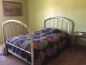5 bedrooms, bed sheets, wheelchair access - Hunters, Hikers, Campers Welcome! (Mule Creek)