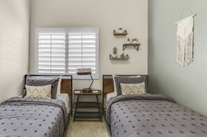 3 bedrooms, iron/ironing board, WiFi, bed sheets