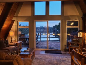 Smart TV, fireplace, DVD player