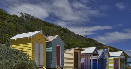 Beach Walk Cottage, Mornington, Disability and Pet Friendly (New renovation)