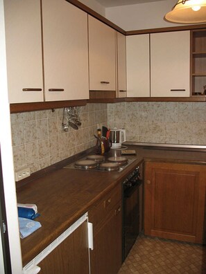 Kühlschrank, Mikrowelle, Ofen