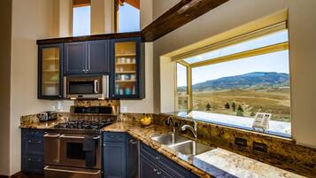 Réfrigérateur, micro-ondes, lave-vaisselle, cafetiÚre/bouilloire