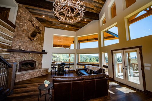 5 Arrows Ranch: Luxury Retreat w/ Hot Tub, Sauna, Firepit, 360 Views, 140 Acres