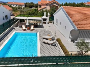 Pool - Holiday home overlooking the yard and pool (Sukošan)