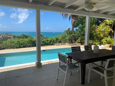 Villa Belvedere, 5 minutes walk to the beach, private pool and seaview