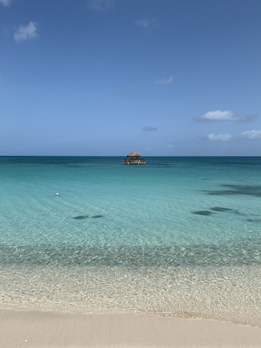 Villa Belvedere, 5 minutes walk to the beach, private pool and seaview