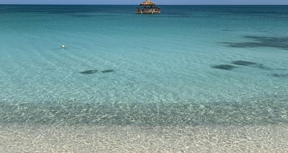 Villa Belvedere, 5 minutes walk to the beach, private pool and seaview