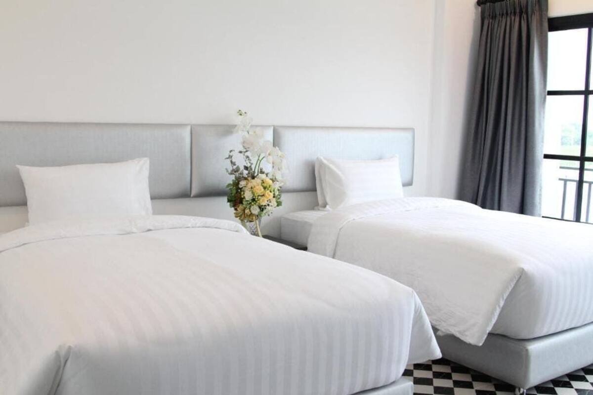 Free minibar items, in-room safe, blackout curtains