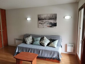 TV - Charming Studio with Covered Pool, Fitness Room and Parking, 400m from Slopes (La Mongie)