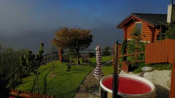 Tina de hidromasaje al aire libre