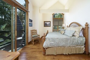 3 bedrooms, iron/ironing board, free WiFi, bed sheets - Sunrise on the Bluff | Close to Main Street with Private Hot Tub & Amazing Views (Breckenridge)