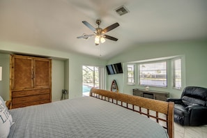 3 bedrooms, iron/ironing board, WiFi, bed sheets - Wide Water Views, Hot Tub, Heated pool! 75 reviews.Villa 27 (Cape Coral)