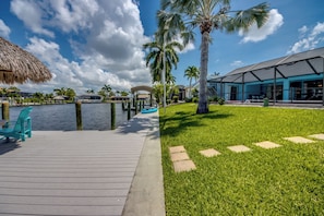 Terrace/patio - Wide Water Views, Hot Tub, Heated pool! 75 reviews.Villa 27 (Cape Coral)
