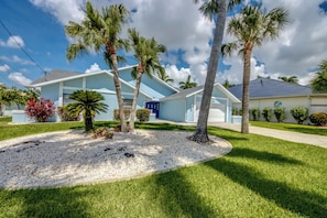 Exterior - Wide Water Views, Hot Tub, Heated pool! 75 reviews.Villa 27 (Cape Coral)