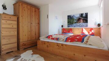 4 Schlafzimmer, Zimmersafe, Bügeleisen/Bügelbrett, kostenloses WLAN