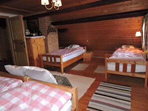 4 bedrooms, in-room safe, iron/ironing board, free WiFi