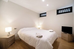 2 عدّة غرف نوم ومكواة/لوح كي وواي فاي مجانًا وملاءات أسرّة