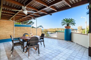 Deluxe Apartment (1) | Terrace/patio