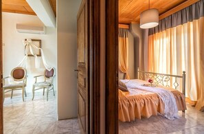 4 bedrooms, in-room safe, iron/ironing board, free WiFi
