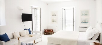 Elite Paros Villa | Villa Sea Front | 3 Bedrooms | Private Pool & Amazing Sea.
