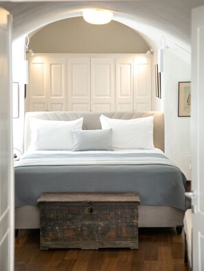 3 chambres, coffres-forts dans les chambres, fer et planche Ă repasser