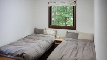 2 bedrooms, desk, free WiFi, bed sheets