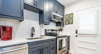 Comfortable and Quiet Condo near the Village and NC State