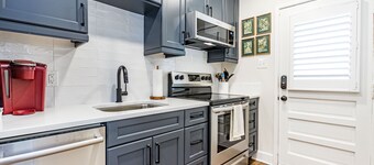 Comfortable and Quiet Condo near the Village and NC State