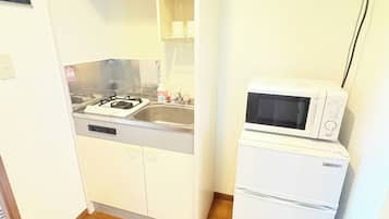 Fridge, microwave, stovetop, cookware/dishes/utensils