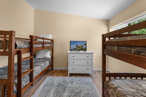 3 bedrooms, WiFi (free), bed sheets - Modern Times - Partial AC, Close to Lake & Village, Modern, Jet Tub, Fireplace, Barbecue (Big Bear Lake)