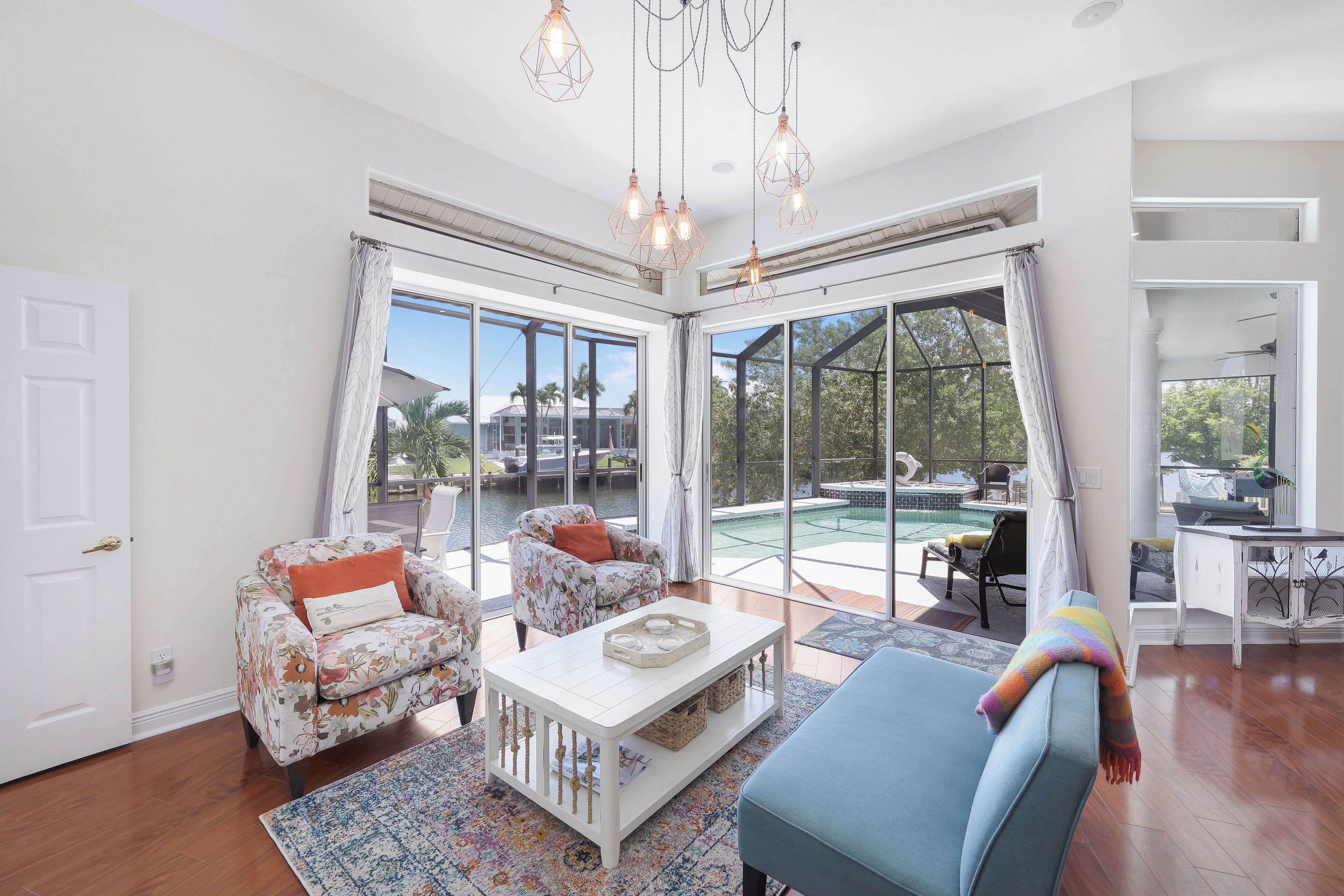 テレビ、テーブルサッカー台