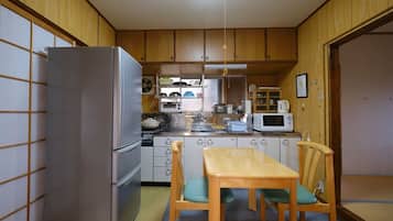 Fridge, microwave, stovetop, cookware/dishes/utensils