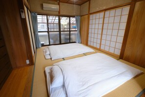 2 bedrooms, desk, free WiFi, bed sheets