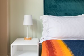 1 habitación, tabla de planchar con plancha, wifi y ropa de cama 