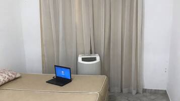 4 bedrooms, iron/ironing board, free WiFi