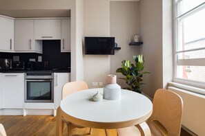Dining - Fab Covent Garden 1BR - Netflix & Nespresso (London)