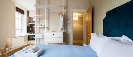 1 slaapkamer, een strijkplank/strijkijzer, internet, beddengoed