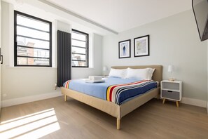 2 bedrooms, iron/ironing board, WiFi, bed sheets - Lovely Leicester Square 2BR - Netflix & Nespresso (London)