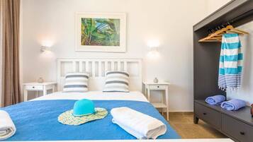 3 soverom, safe på rommet, strykejern/-brett og reiseseng for barn