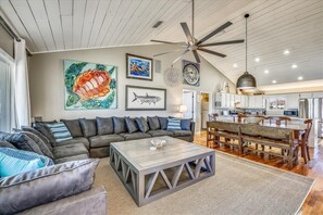 TV, fireplace, DVD player, stereo