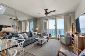 Smart TV, DVD player - Gulf Views-Short Walk 2 Beach-Resort Amenities (Miramar Beach)