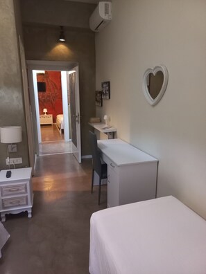 5 bedrooms, iron/ironing board, free WiFi, bed sheets - Affittacamere (Roma)